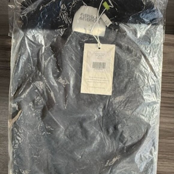 EVERYBODY & EVERYONE Cashmere/ Wool Blend V-Neck Sweater Size 16 Black - NWT - Picture 8 of 9